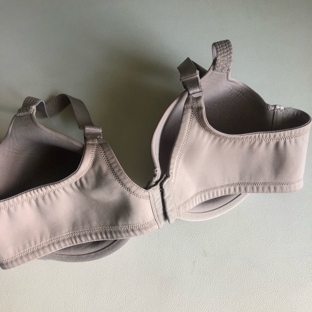 Vanity Fair Padded Full Coverage Underwire Bra - image 4